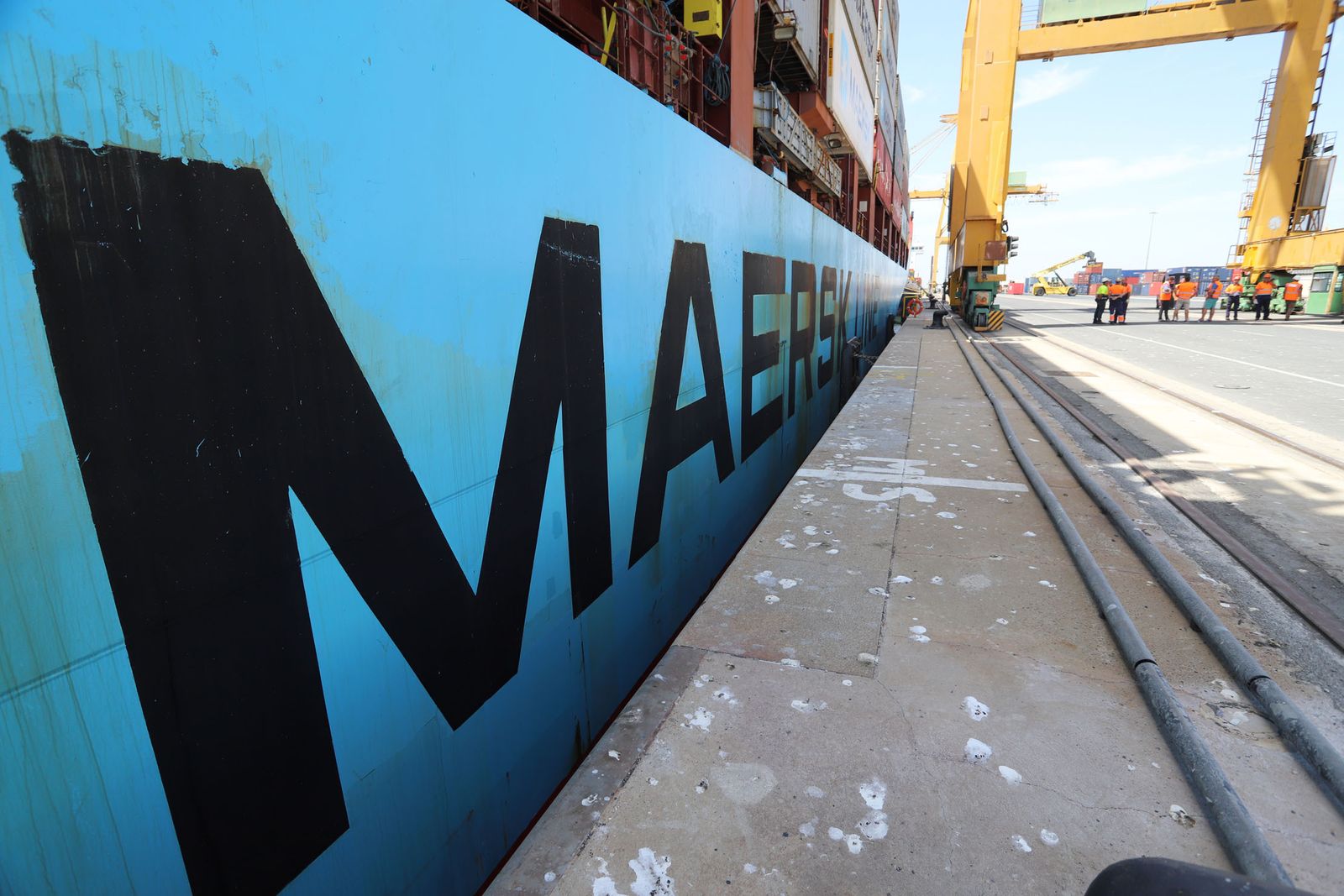 Imágenes de la llegada del buque Maersk al Puerto de Huelva, que abre las escalas con la línea entre Leixoes y Algeciras