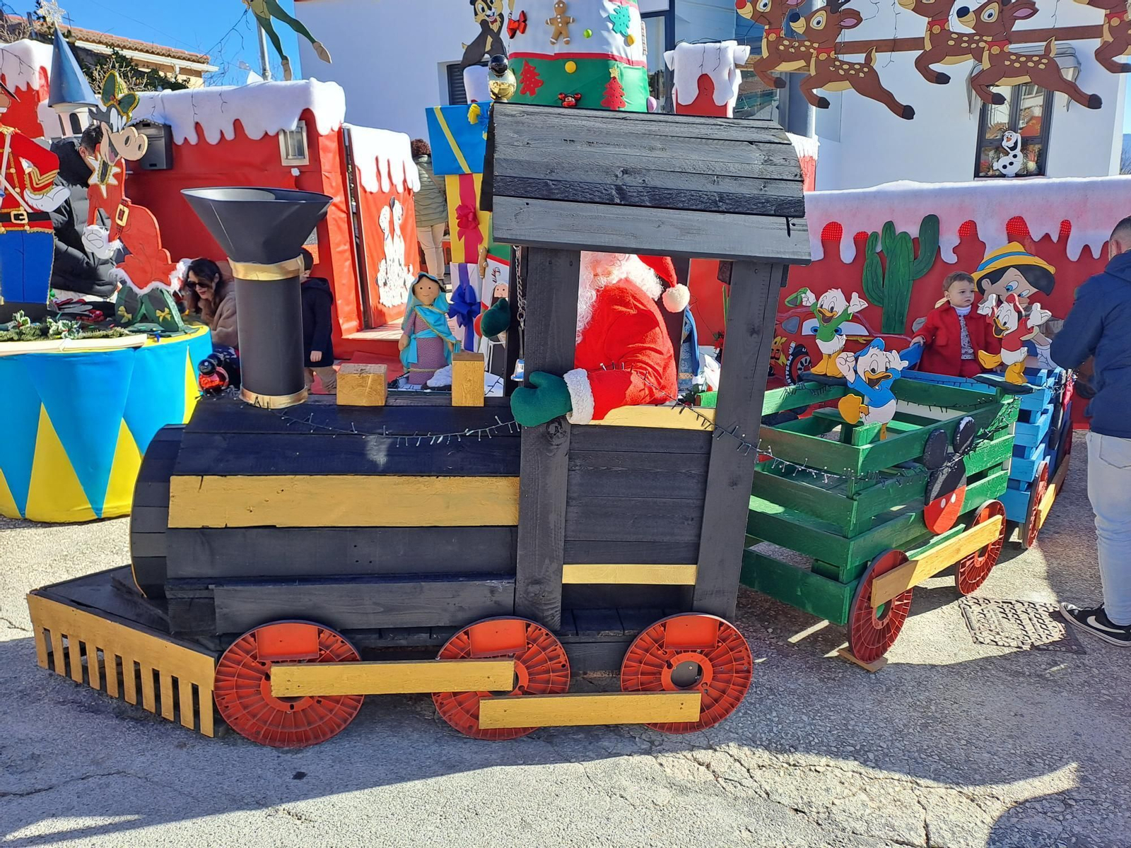 En imágenes: ¡Bienvenidos al mundo fantástico por Navidad de Las Pedrizas!