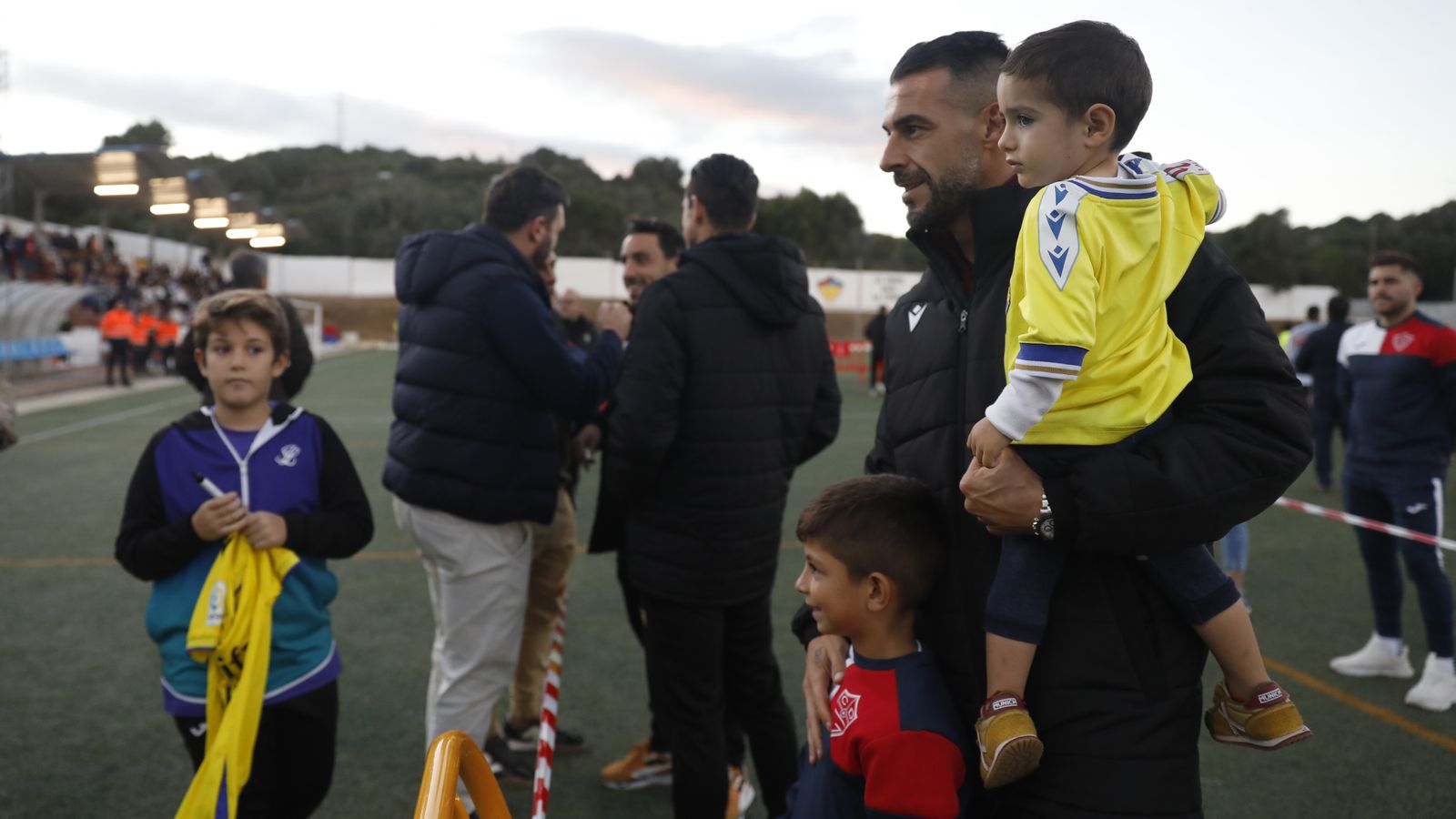 Las fotos de la visita del Cádiz CF para celebrar el 50 aniversario del CD Guadiaro