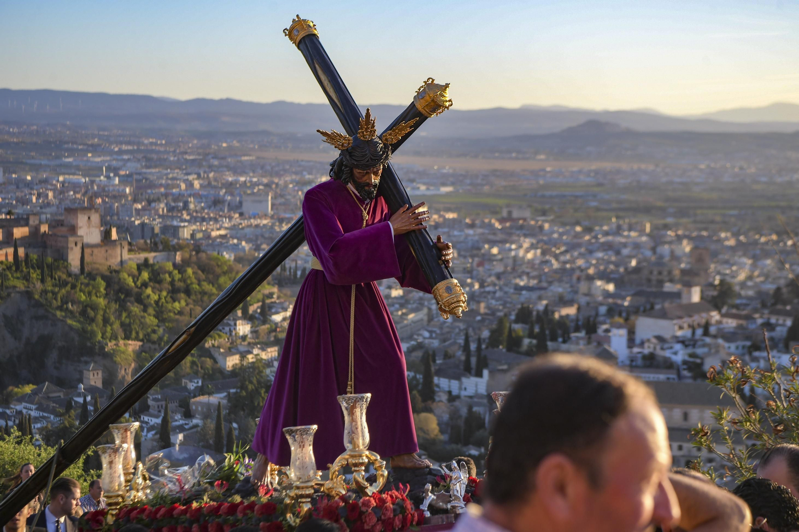 Rezo del Santo Via Crucis de la Hermandad de la Estrella hasta la Ermita de San Miguel Alto, Cuaresma 2023. ARCHIVO (Granada Hoy)