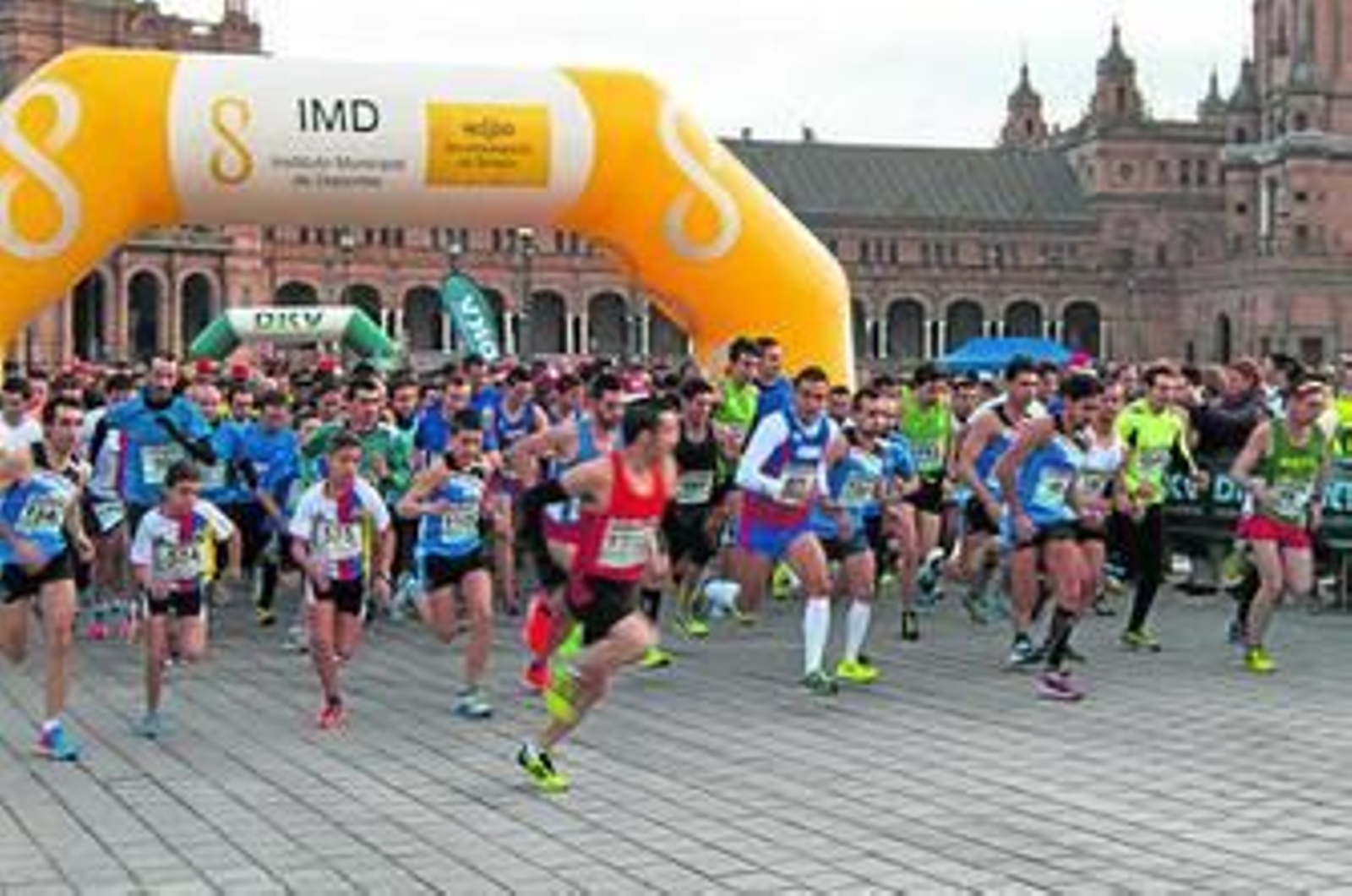 Salida en la Plaza de España de la San Silvestre Sevillana de 2013.