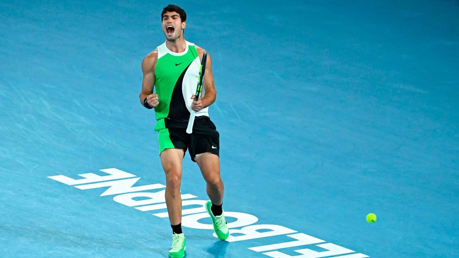 Carlos Alcaraz celebra un punto en la final del Open de Australia 2026