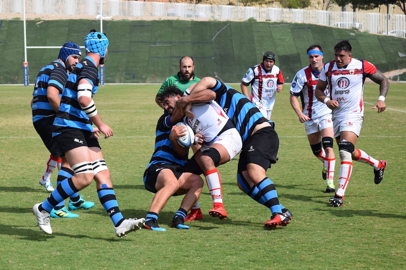 URA defiende su liderato ante un gigante