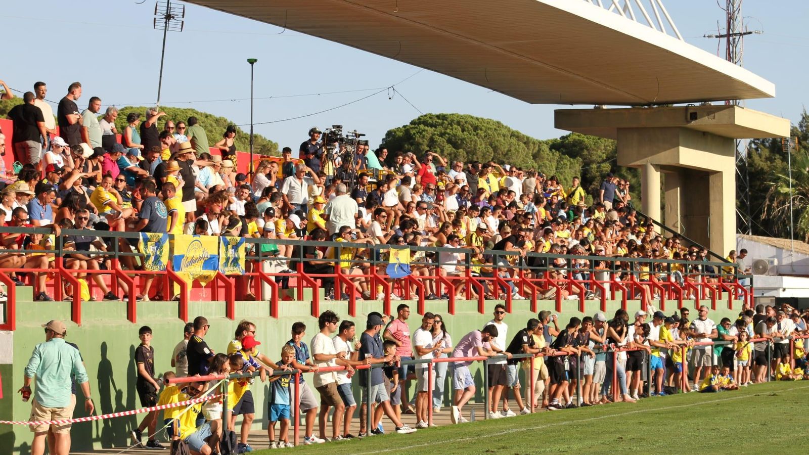 Las imágenes del amistoso entre el Barbate y el Cádiz CF