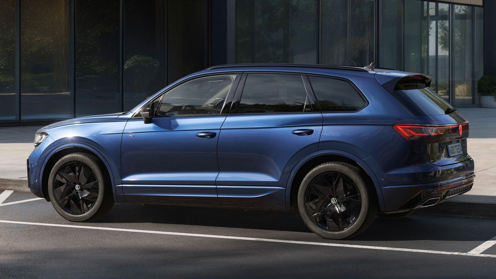 El Touareg se vende actualmente con cuatro motores de diferente potencia y dos niveles de equipamiento: Elegance y R-Line.