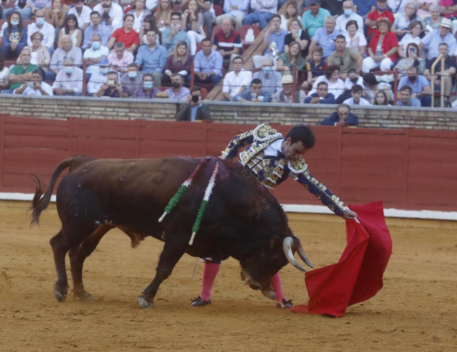 La corrida por el 30 aniversario de la alternativa de Finito de Córdoba, en imágenes