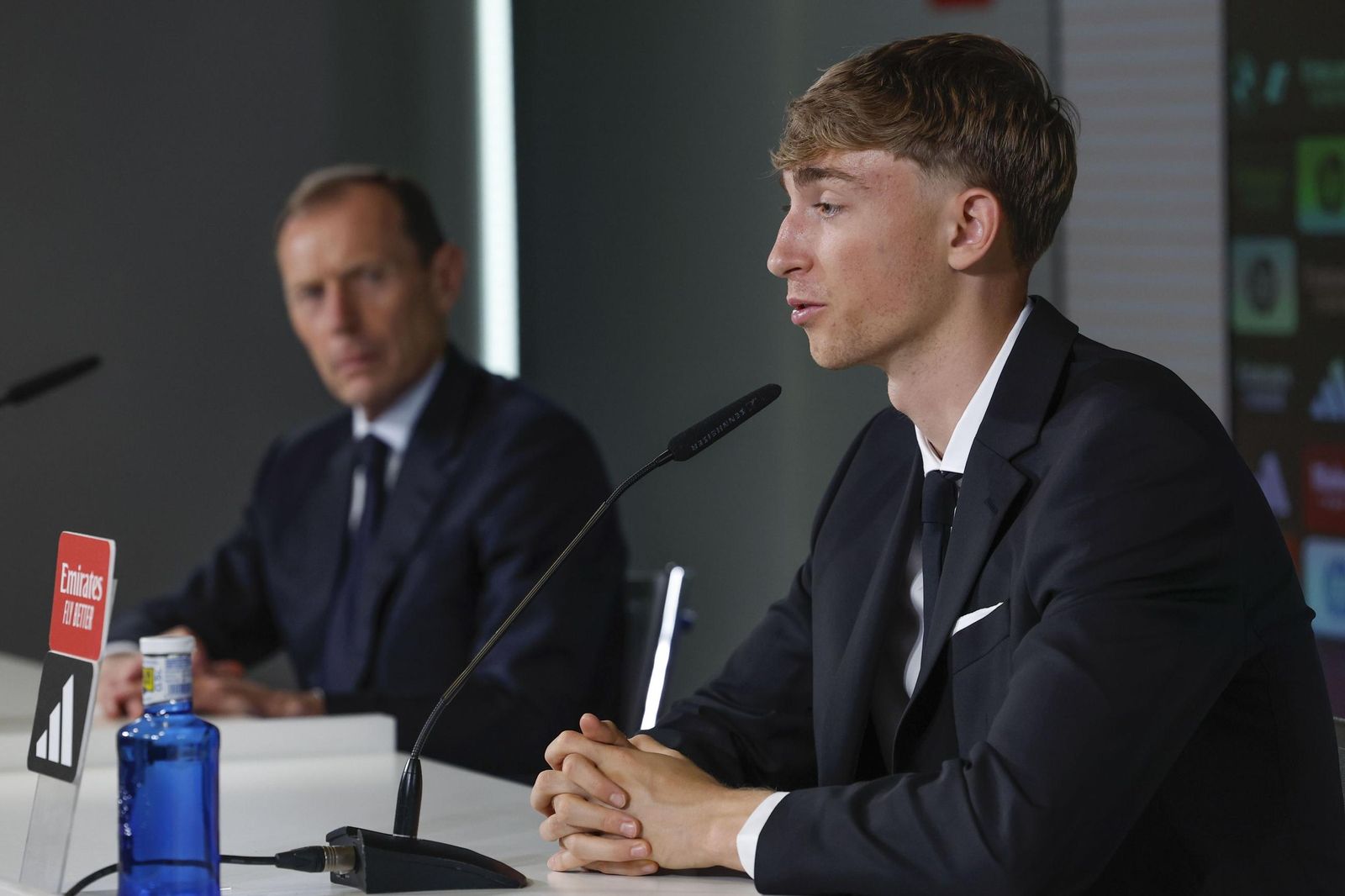 Las fotos del malagueño Dean Huijsen en su presentación con el Real Madrid