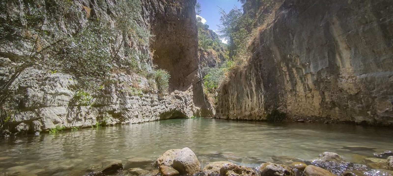 Ruta senderista y por el agua en Los Cañones de Río Frío de Jaén