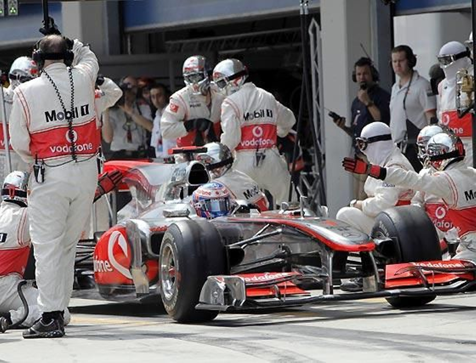 Jenson Button (McLaren), en boxes.

Foto: Reuters / Afp Photo / Efe