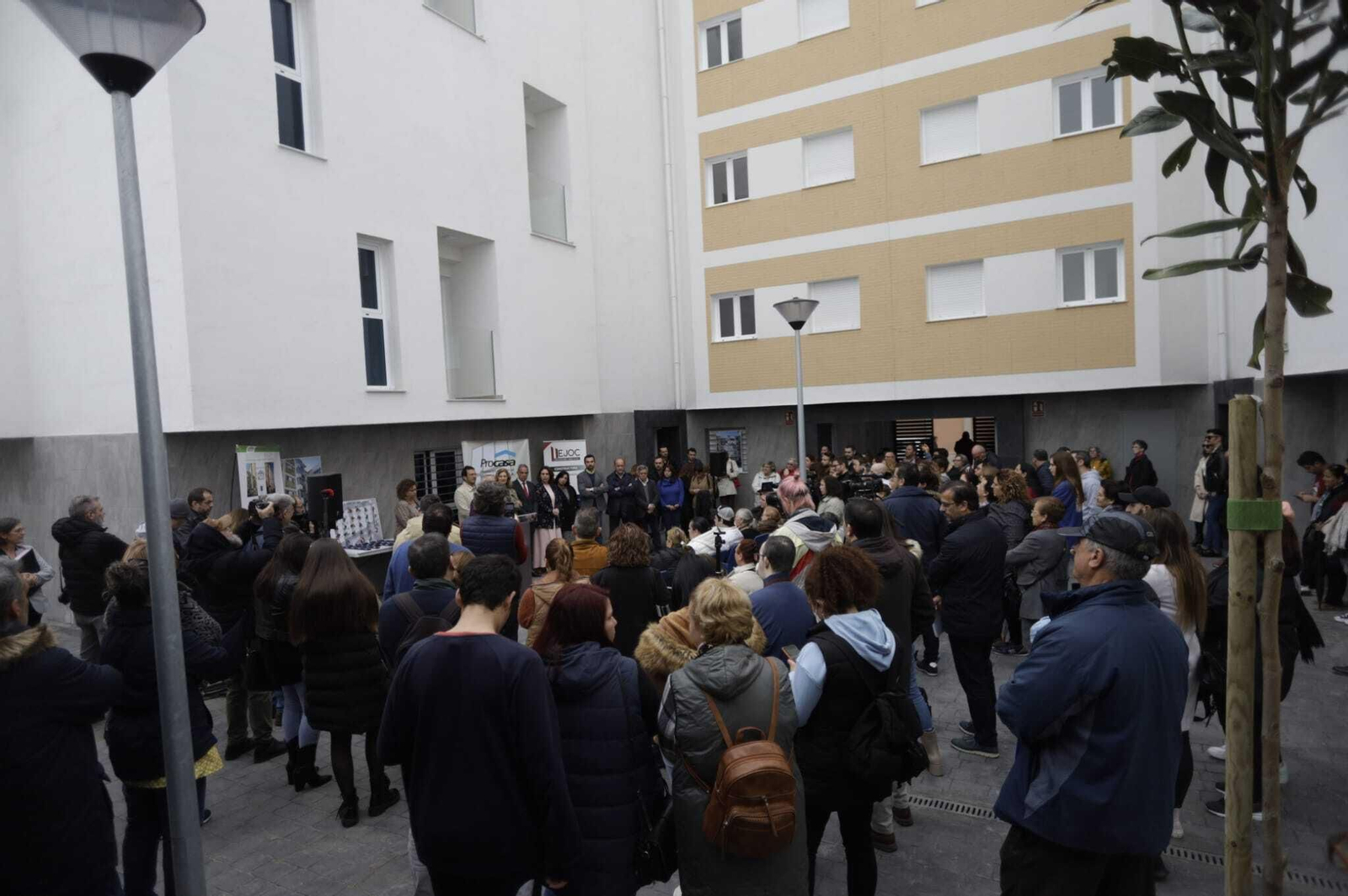 Emoción en la entrega de llaves de las casas de Doctor Marañón en Cádiz