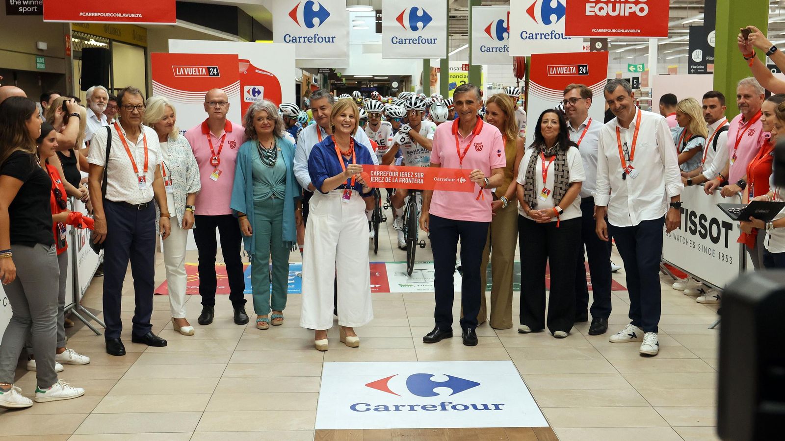 Así fue la salida de la Vuelta España desde Carrefour Sur en Jerez
