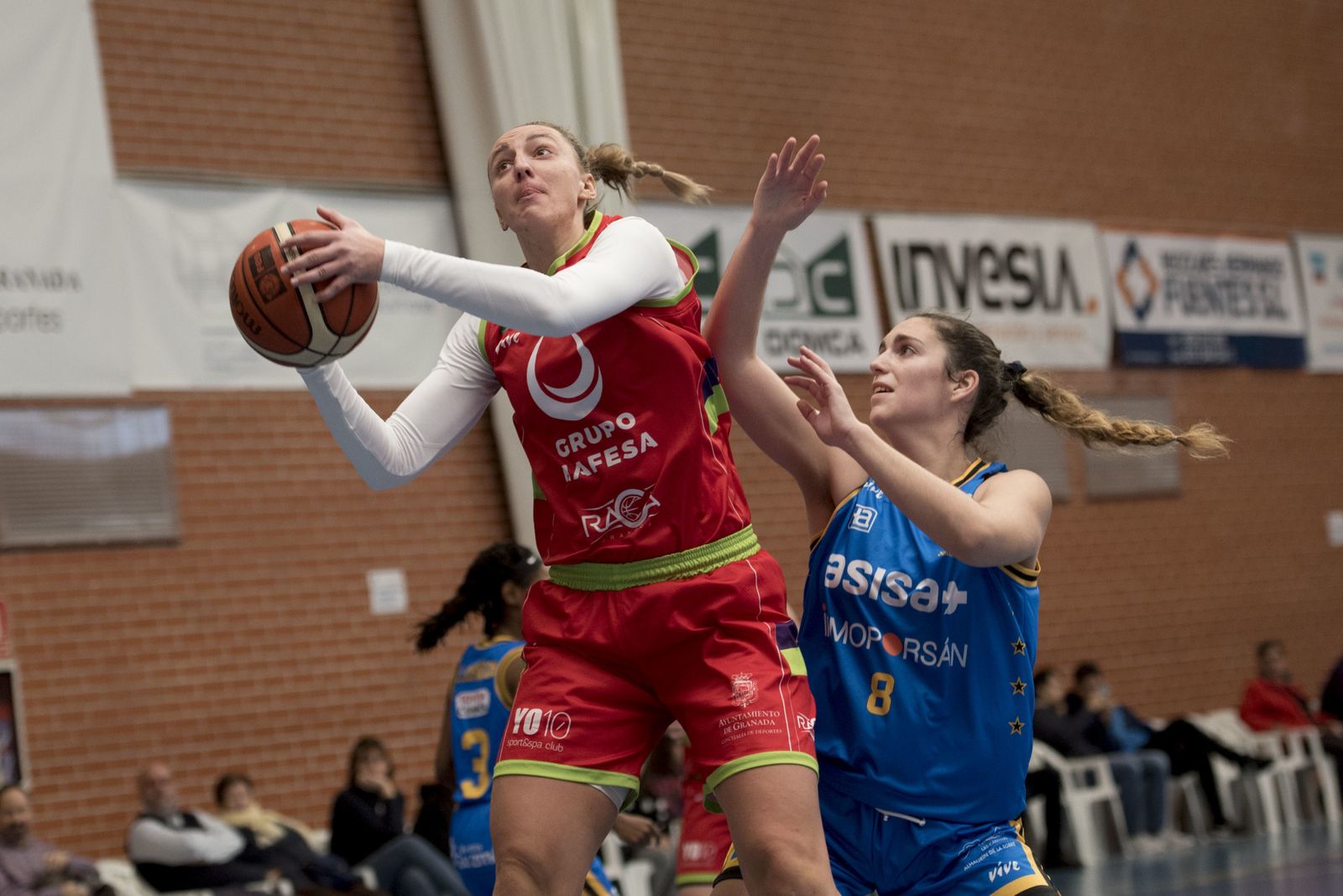 La jugadora del Raca Sydnor no realizó su mejor partido ante el Alhaurín de la Torre.