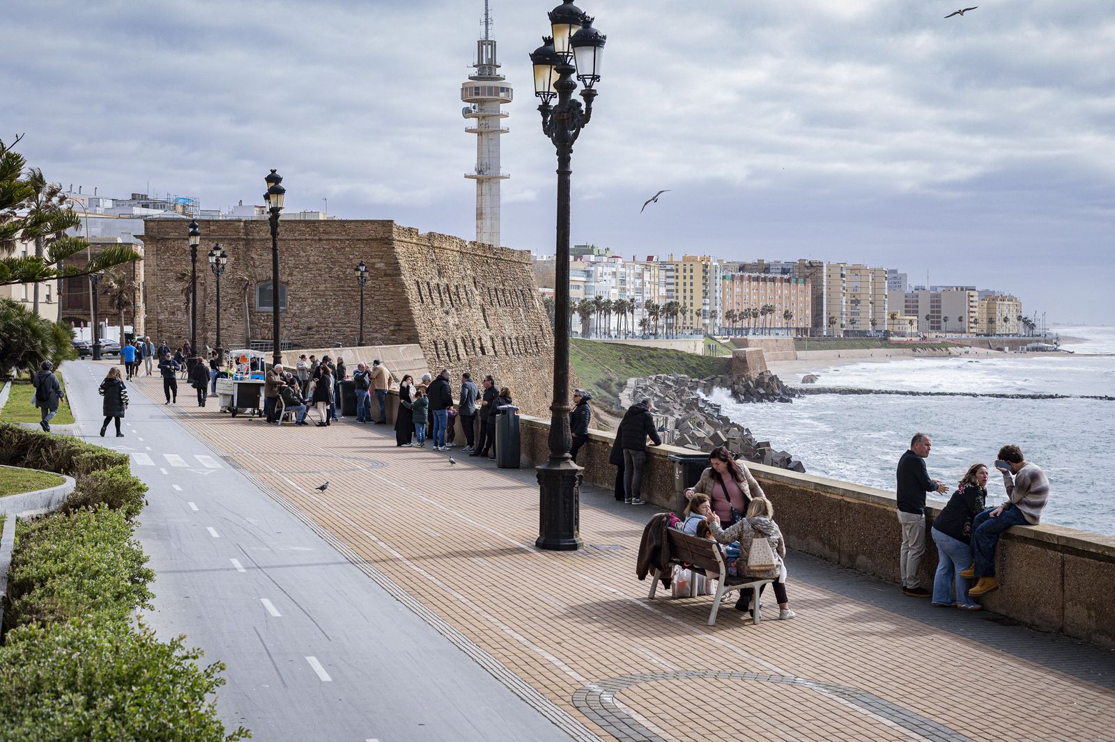 Las imágenes de la mejillonada popular en Cádiz 2026