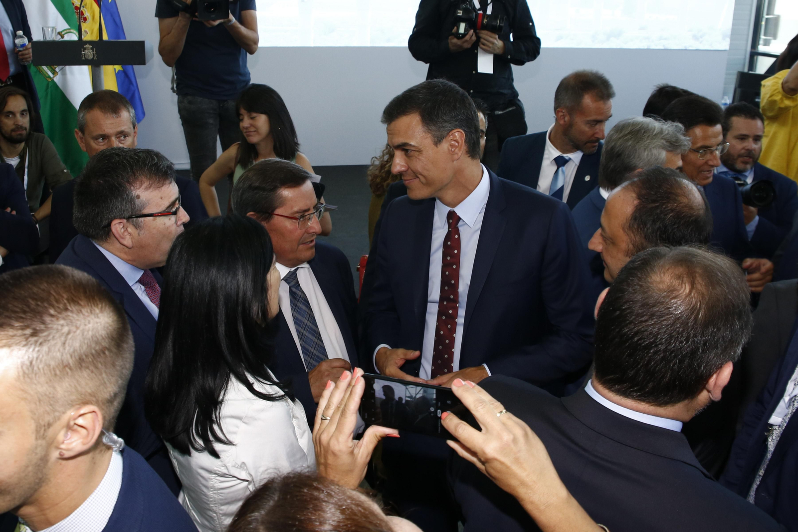 Pedro Sánchez en su llegada a Granada