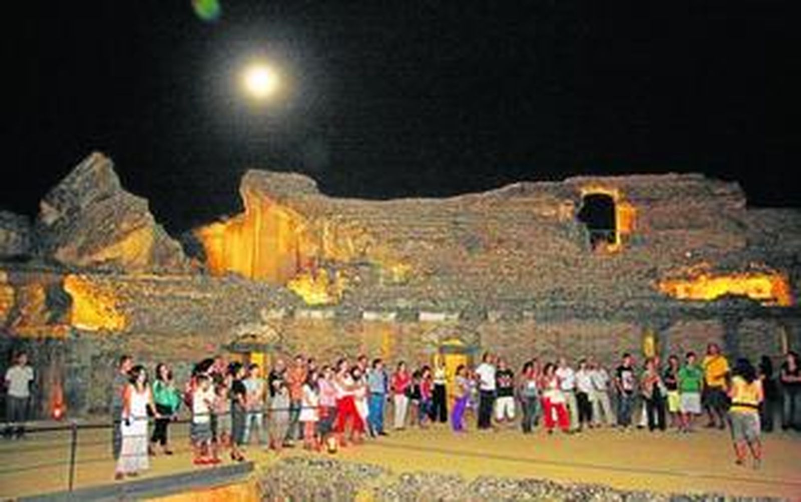 Itálica despierta en la noche