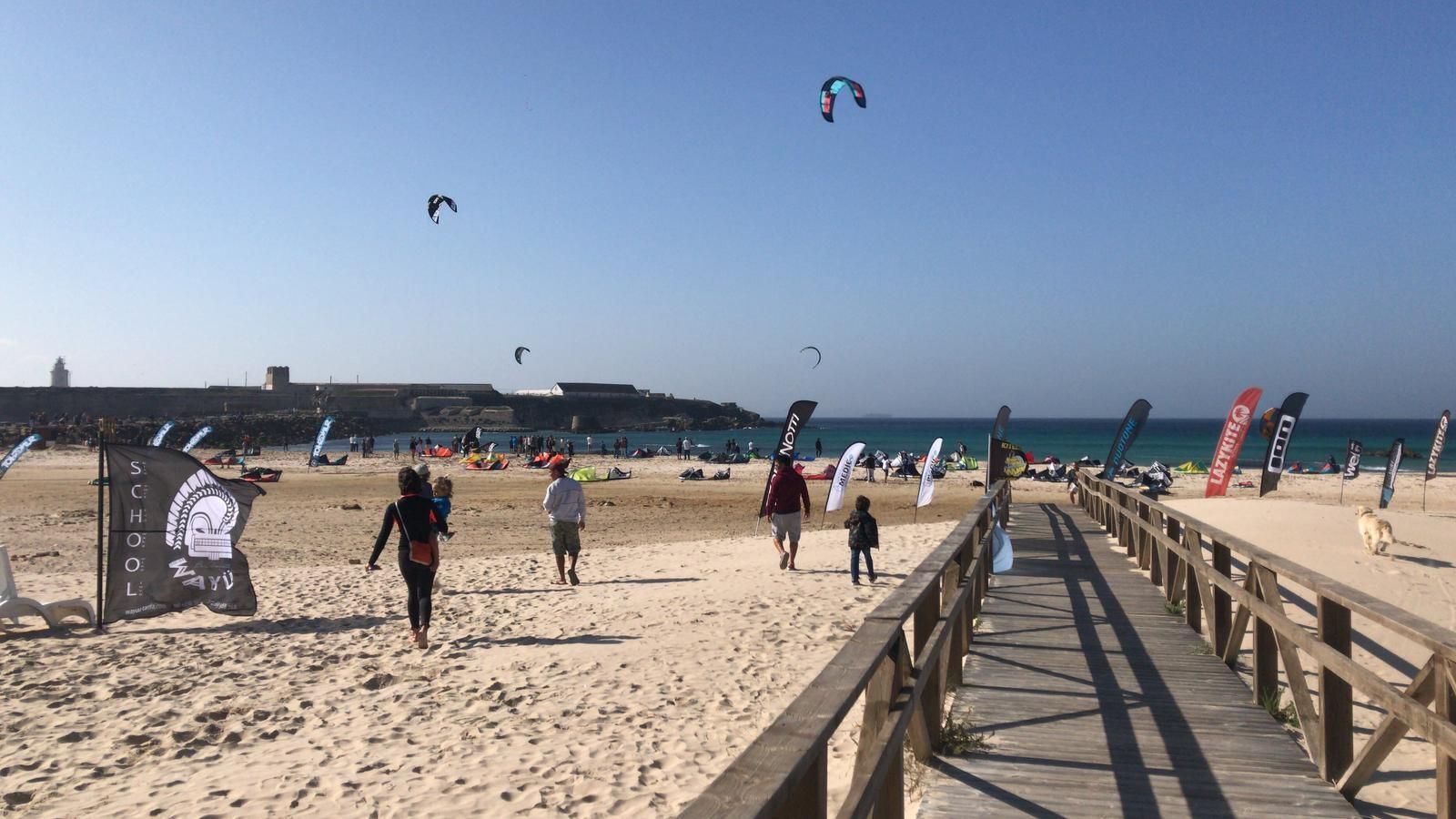 Un momento de la competición, en la playa tarifeña de Los Lances