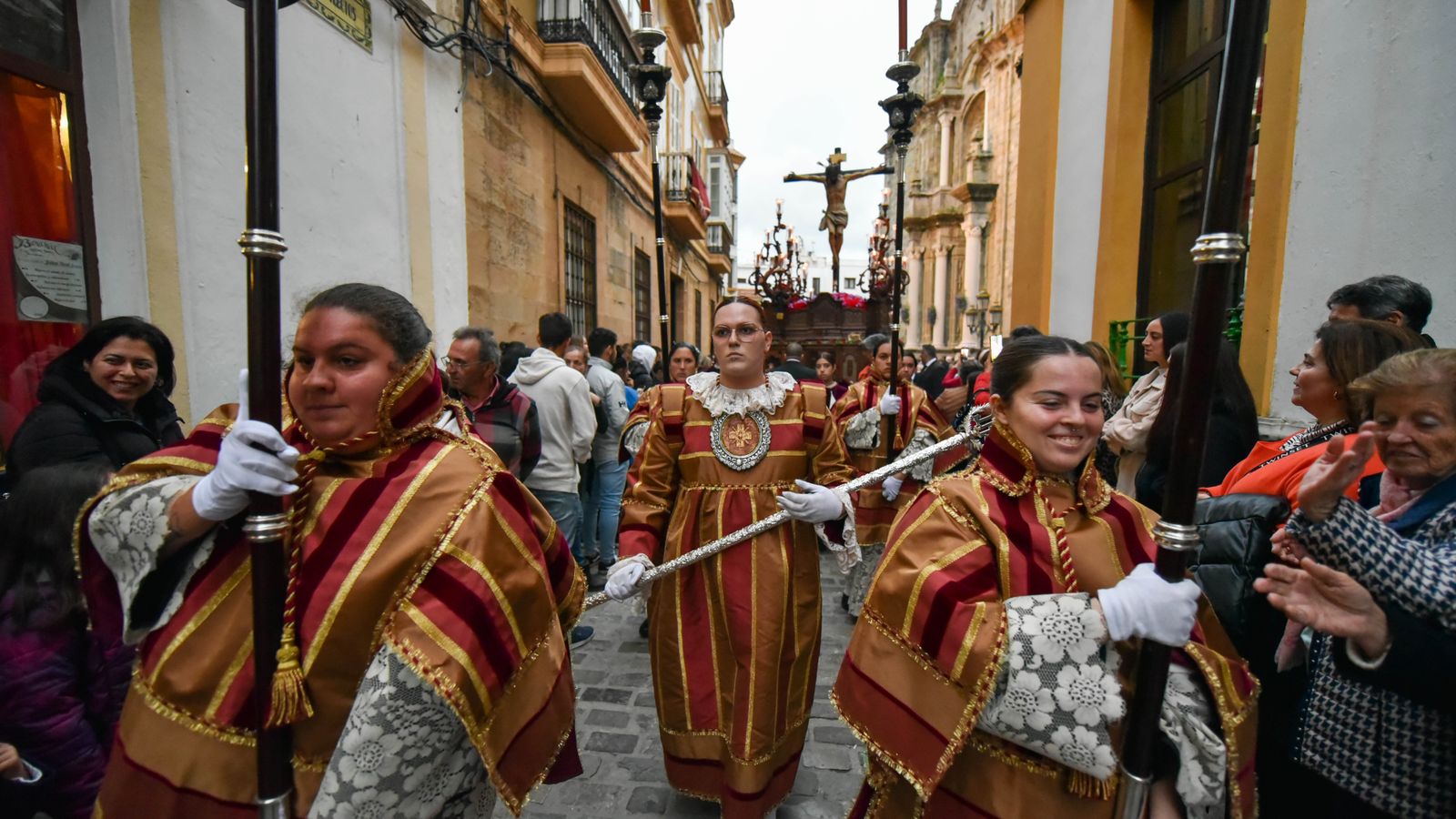 Fotos del Martes Santos en Tarifa: Santisimo Cristo de la Salud y Nuestra Señora de los Dolores