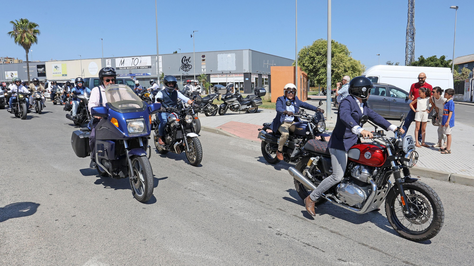 Búscate en el evento motero solidario "The Distinguished Gentleman´s Ride" en Jerez