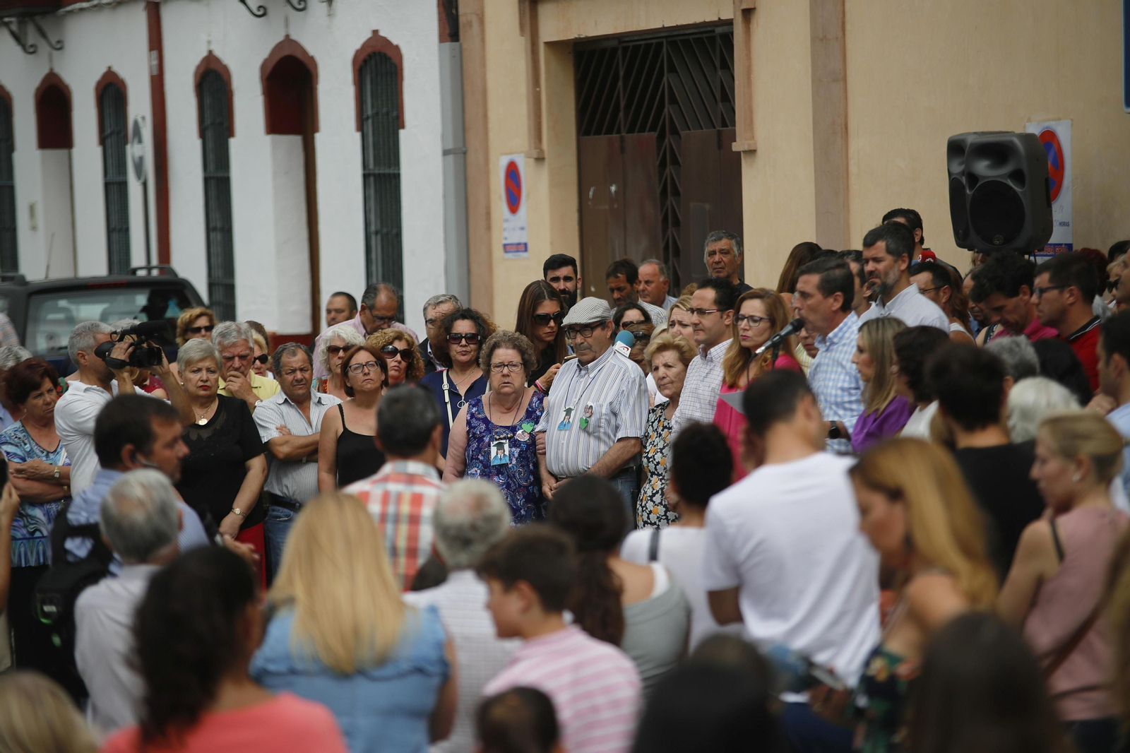 Concentración en Pilas tras la muerte de una vecina en Francia