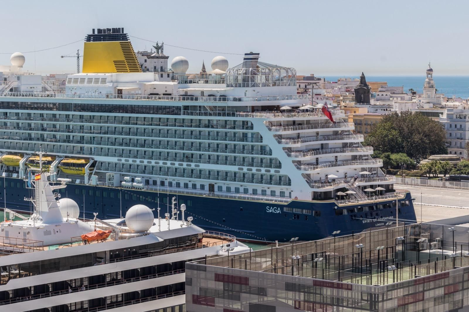 Jornada con la visita de cinco cruceros al puerto de Cádiz