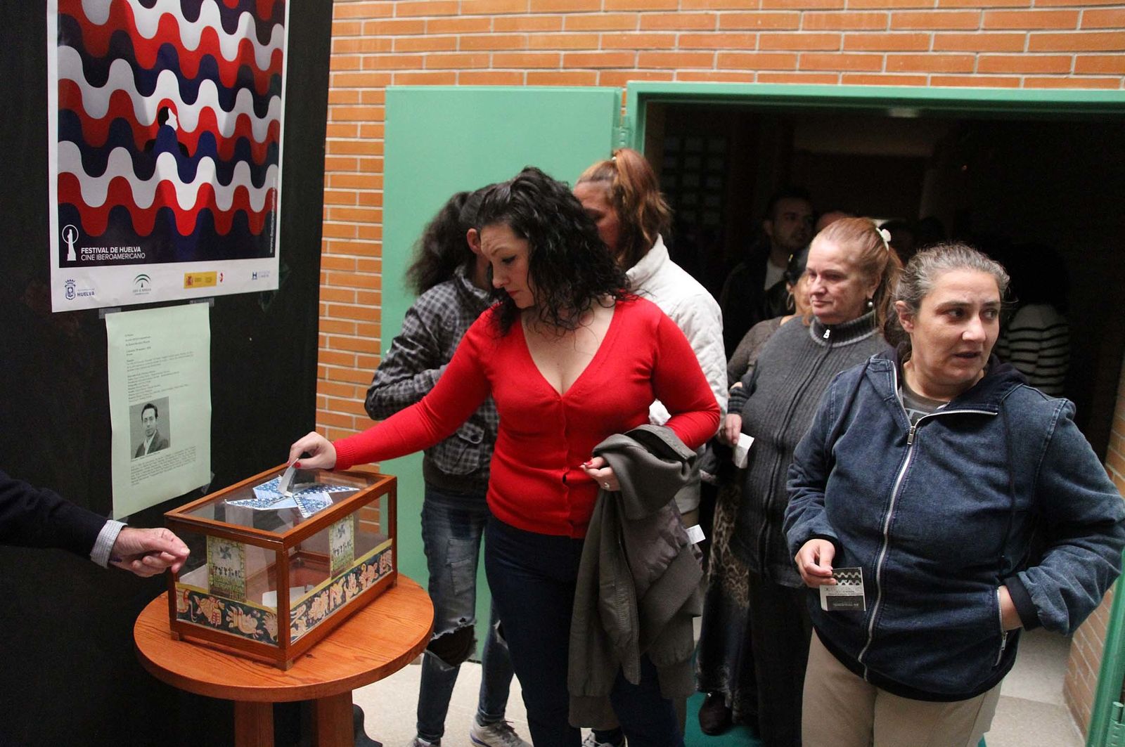 "El Piedra" visita la cárcel de Huelva, en imágenes