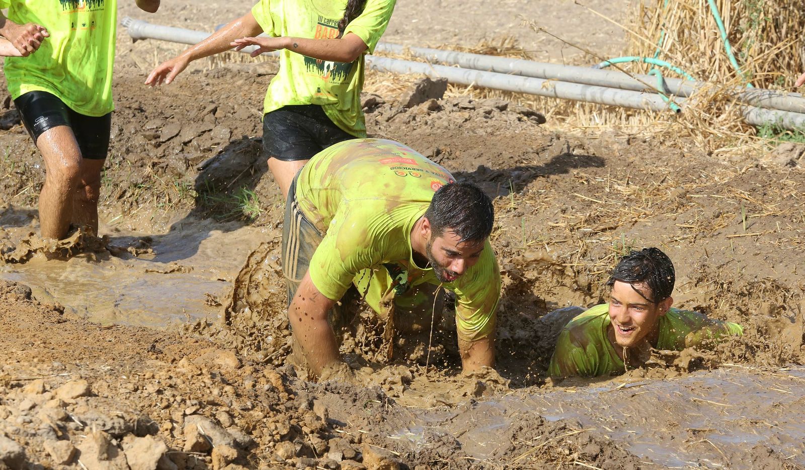Imágenes de la carrera del barro celebrada en La Barca