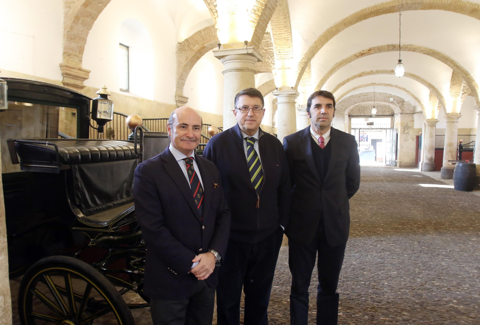 Juan Antonio Merlos, Rafael Blanco y Enrique Lovera, ayer en Caballerizas Reales.