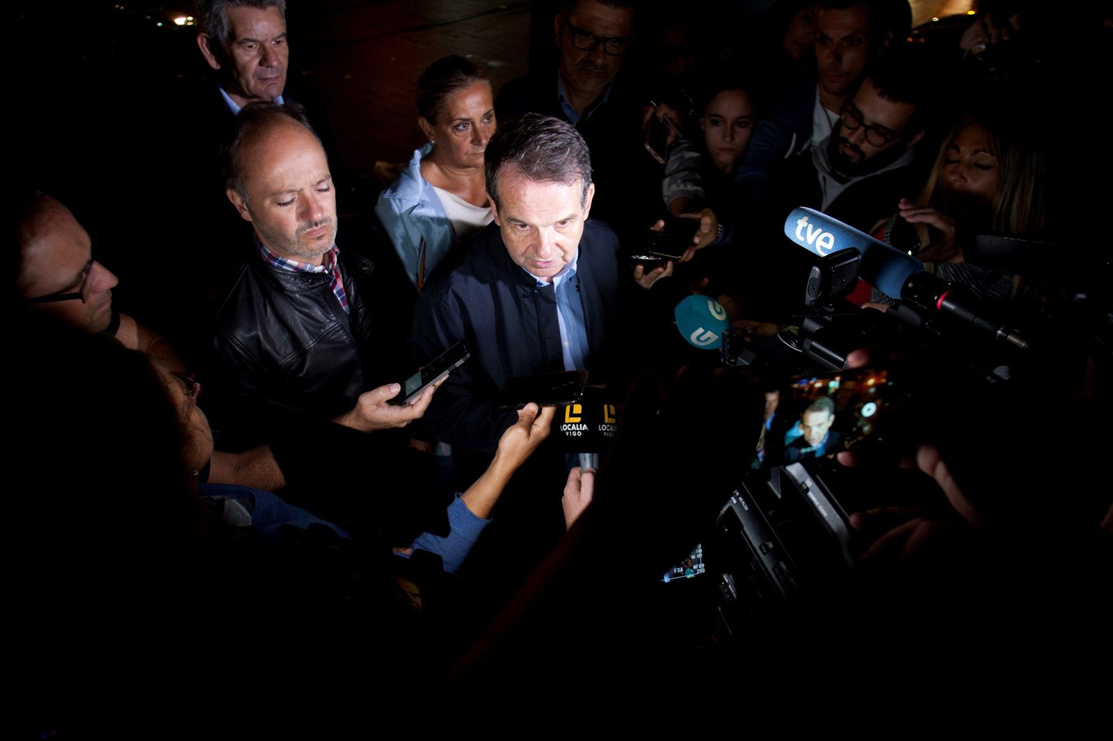 Imágenes de la caída al mar de los asistentes al festiva O Marisquiño