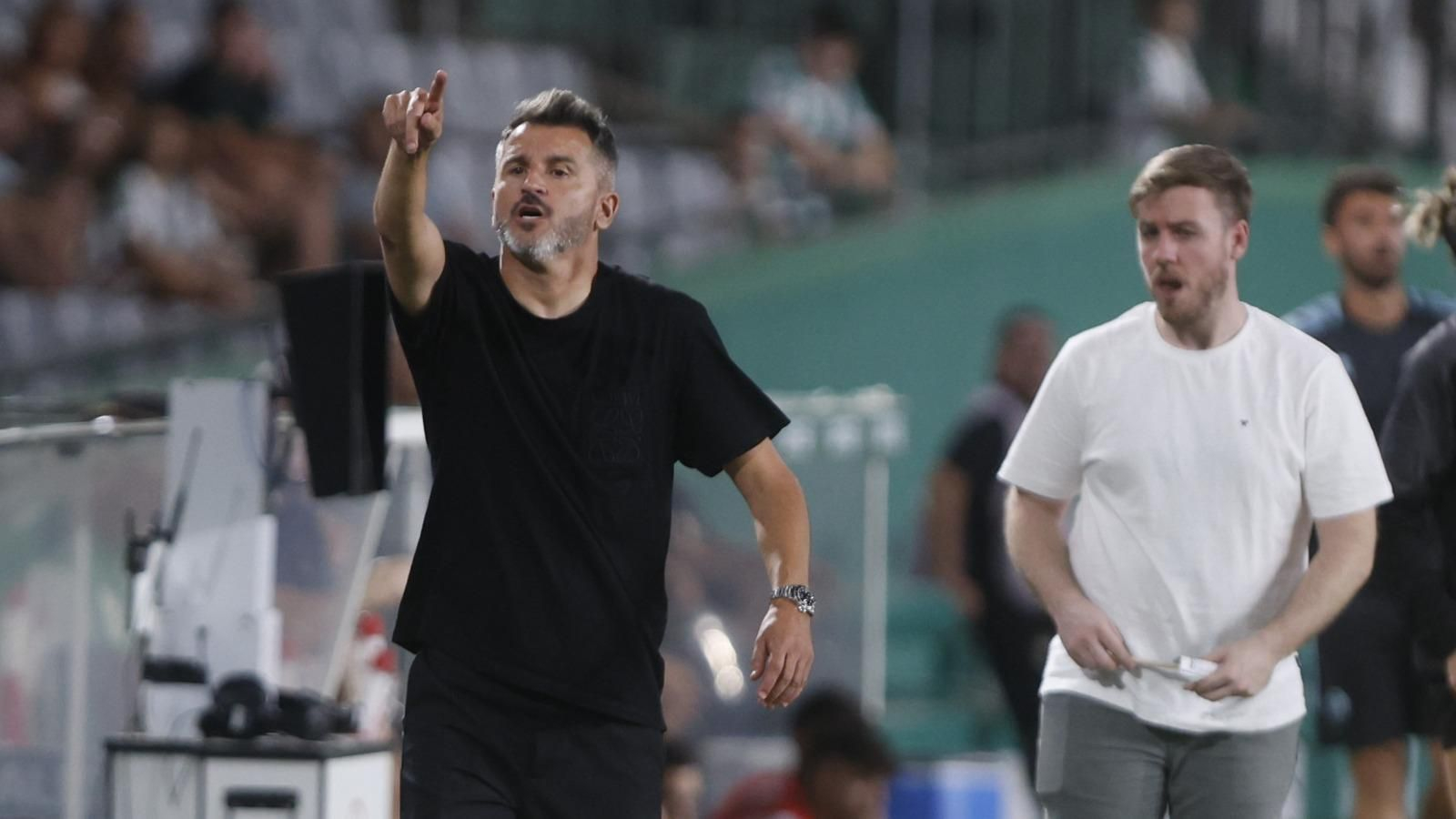 Iván Ania durante el Córdoba CF - Castellón