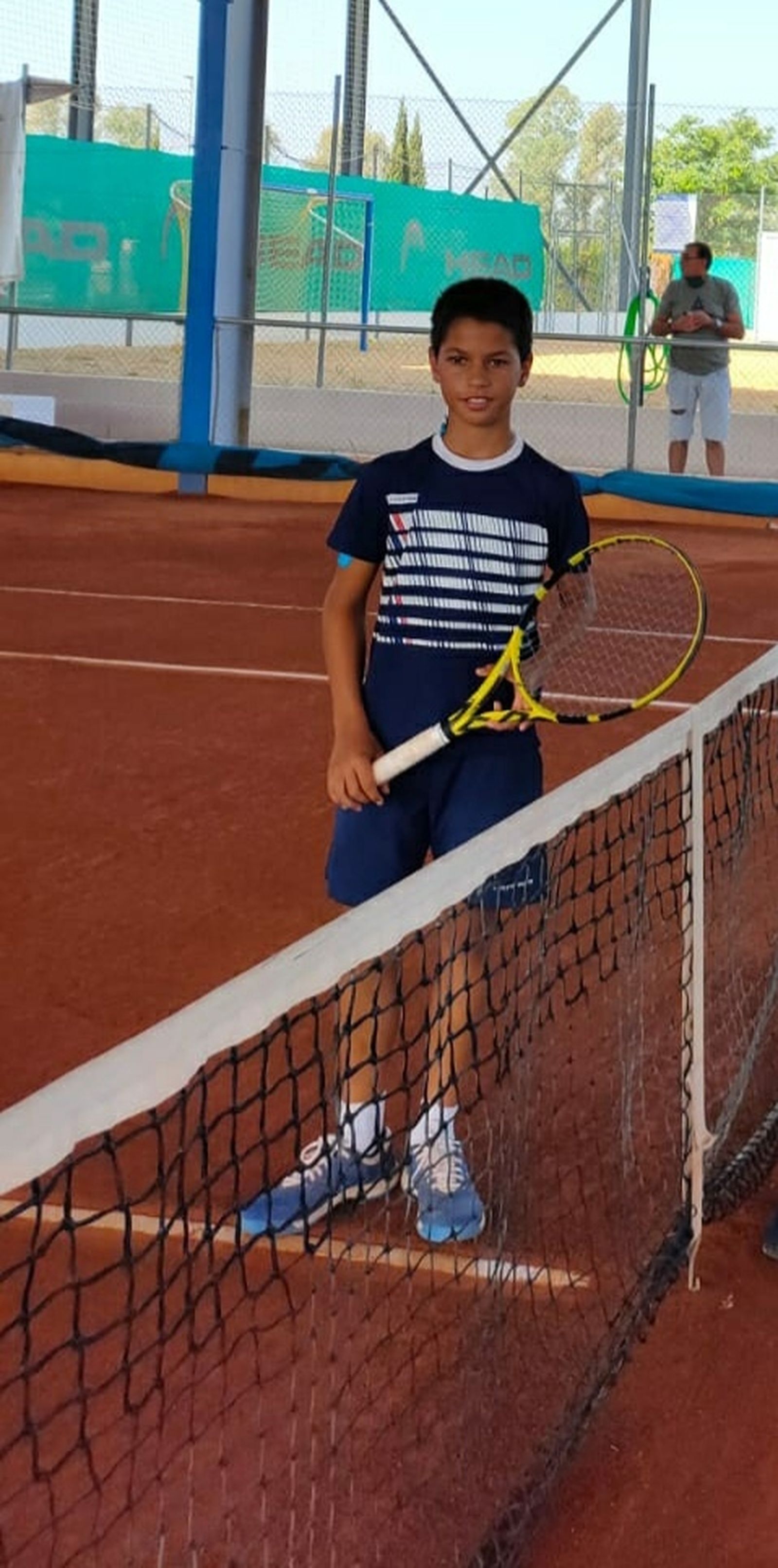 Manu Páez, alumno de la Escuela de Tenis del Club Nazaret.