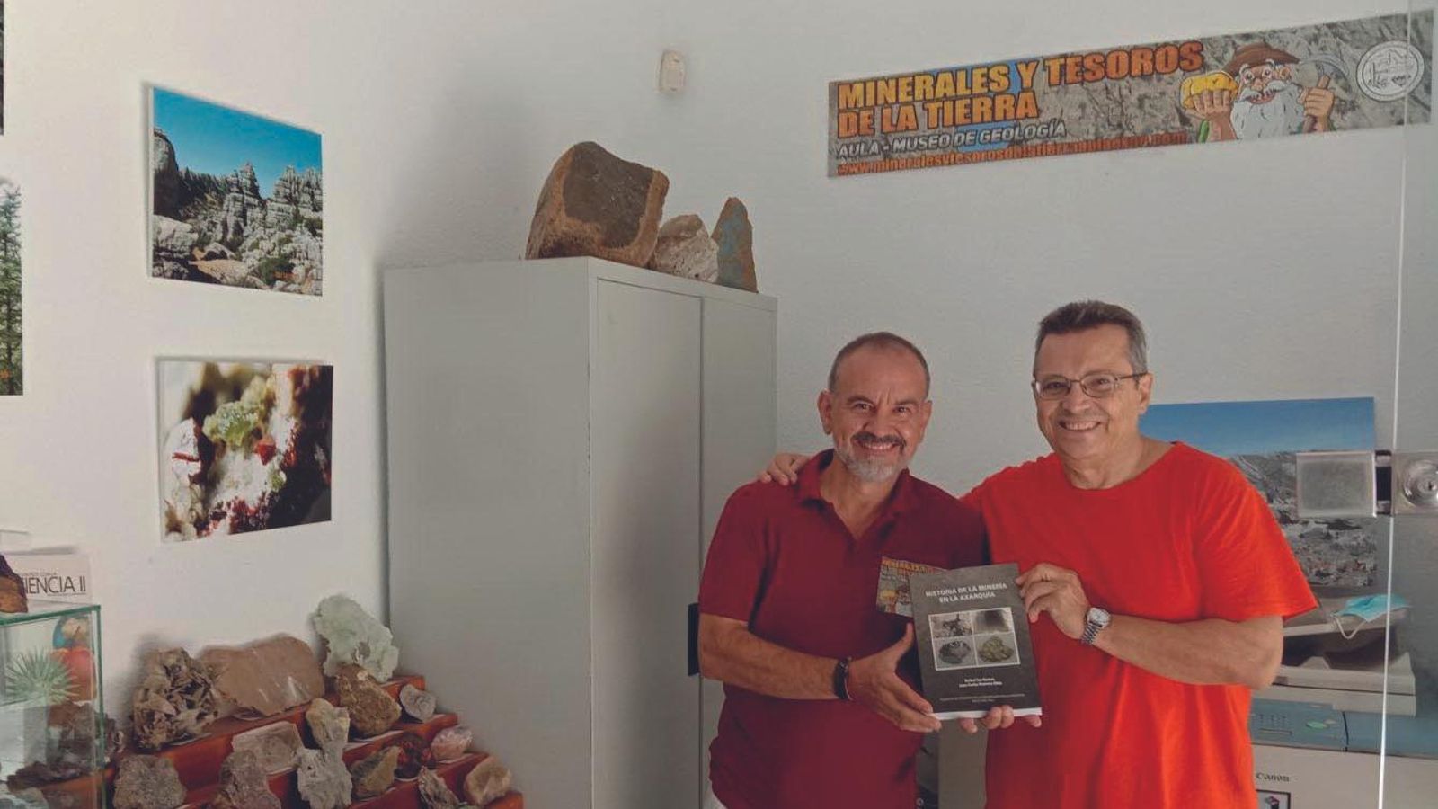 Los autores en el Museo de los Minerales de Málaga.