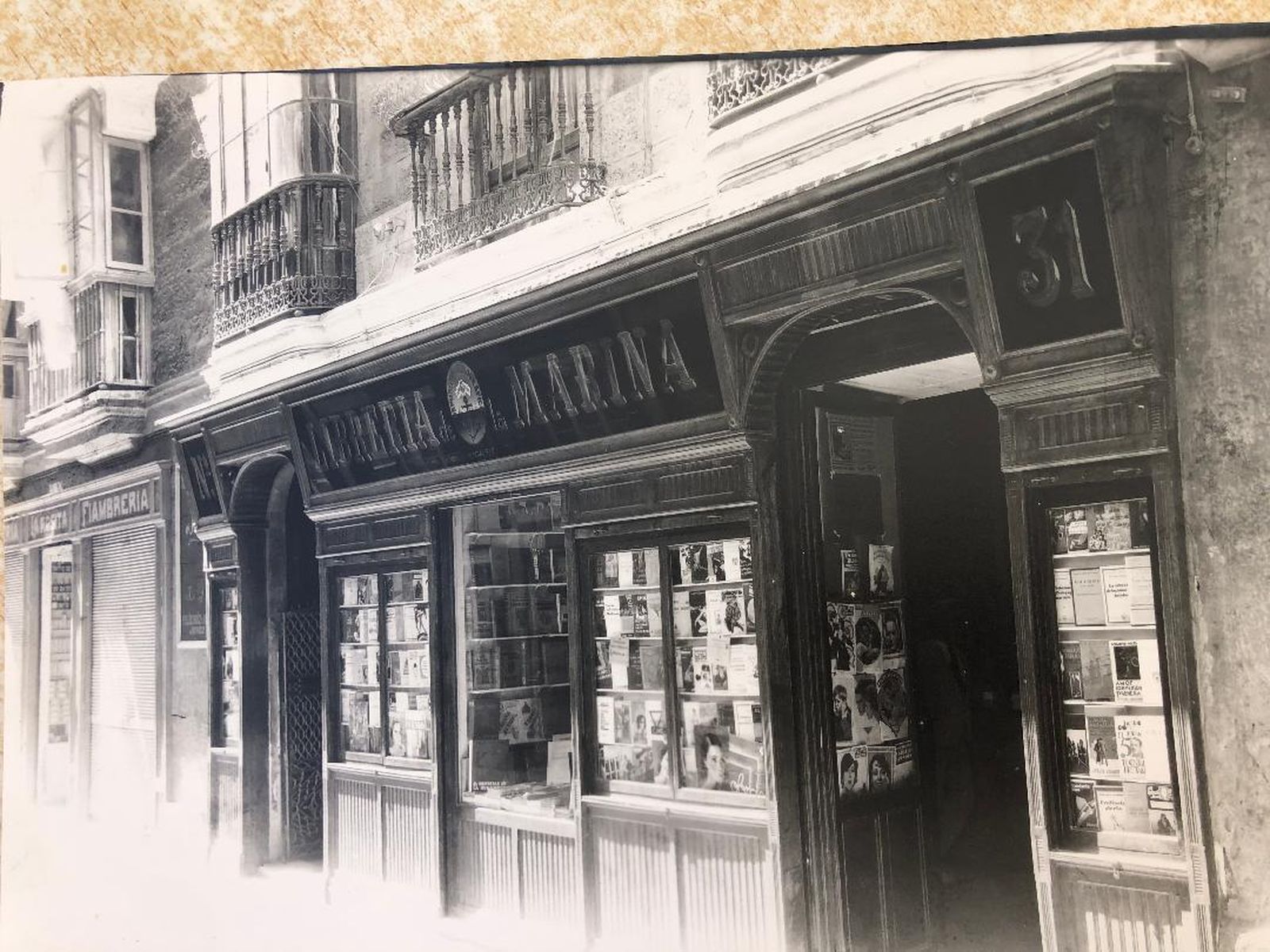 La librería de la Marina ubicada en el calle San Francisco en los años veinte del siglo pasado-