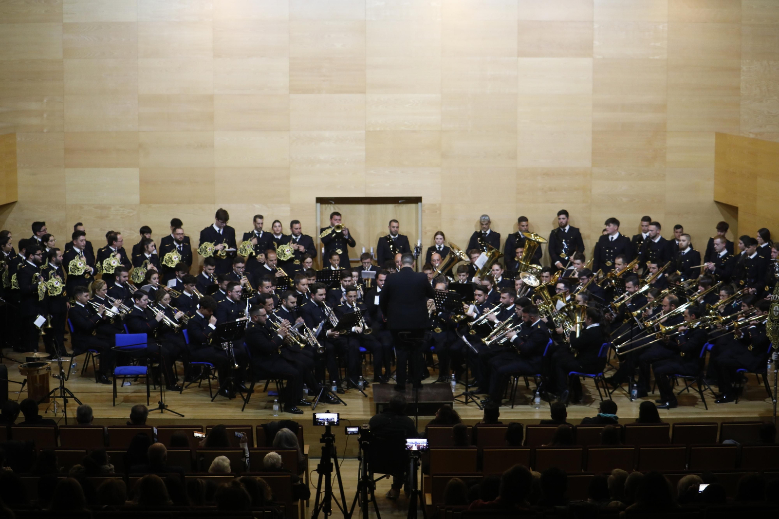 Las mejores imágenes del concierto solidario de la Agrupación Cristo de Gracia de Córdoba