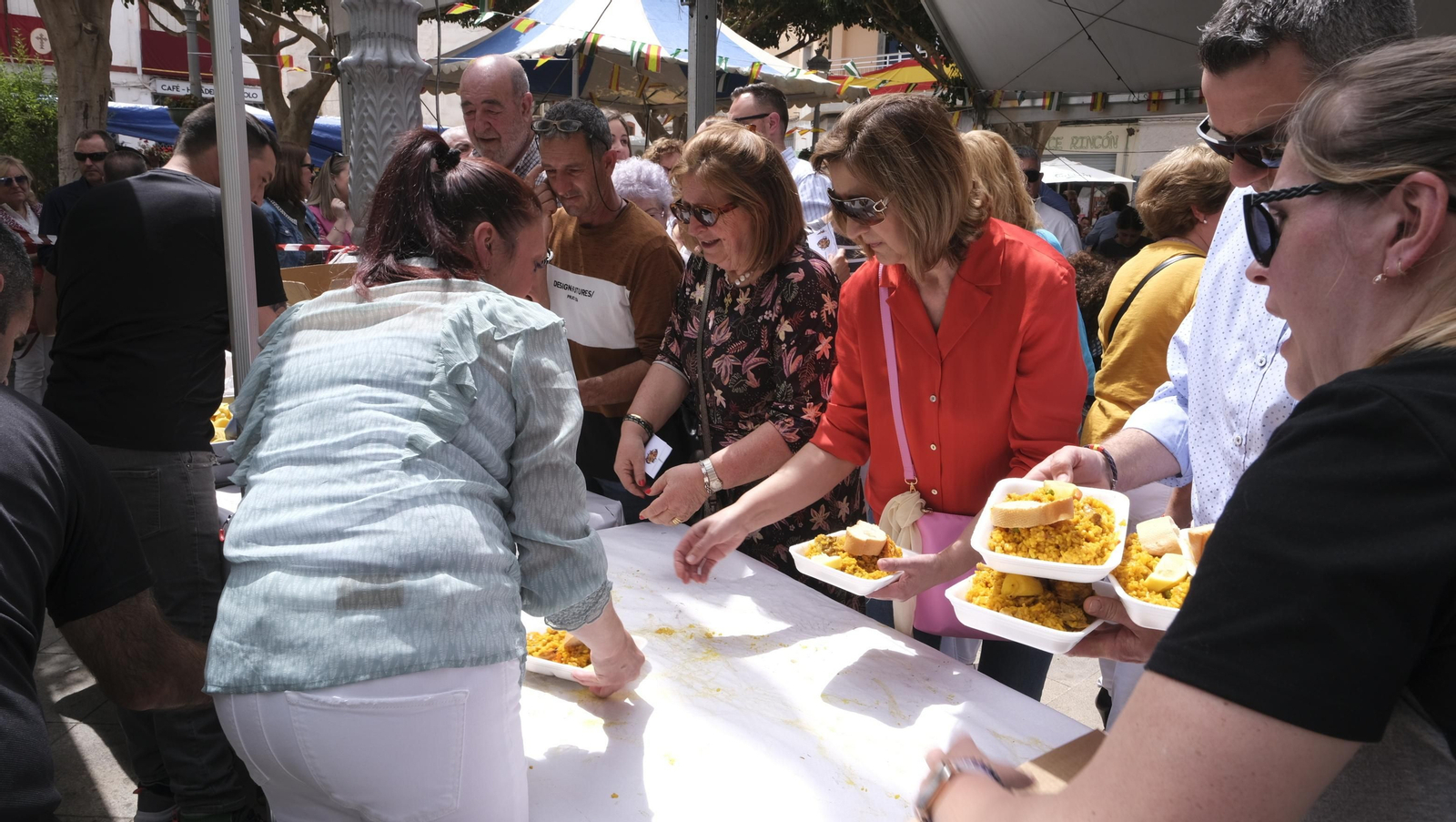 Imágenes de la paella popular en las Fiestas de Canjáyar