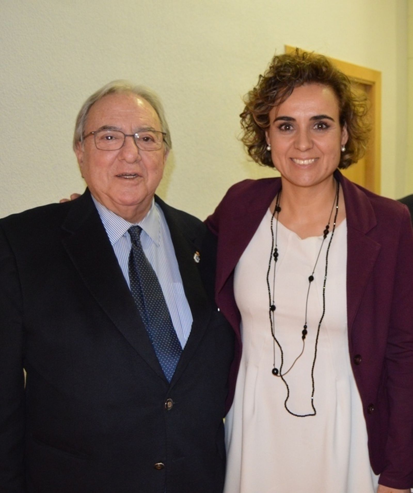 Diego Murillo junto a la ministra de Salud, Dolores Montserrat.