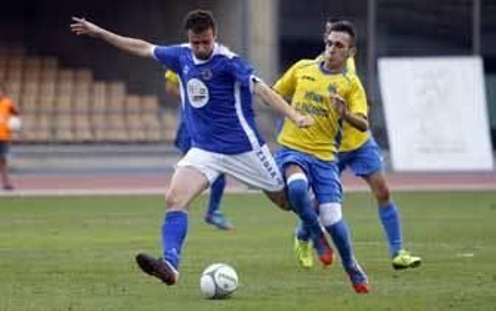 El zurdo César Corrales es uno de los jugadores más utilizados por Carlos Orúe en sus alineaciones. /Manuel Aranda