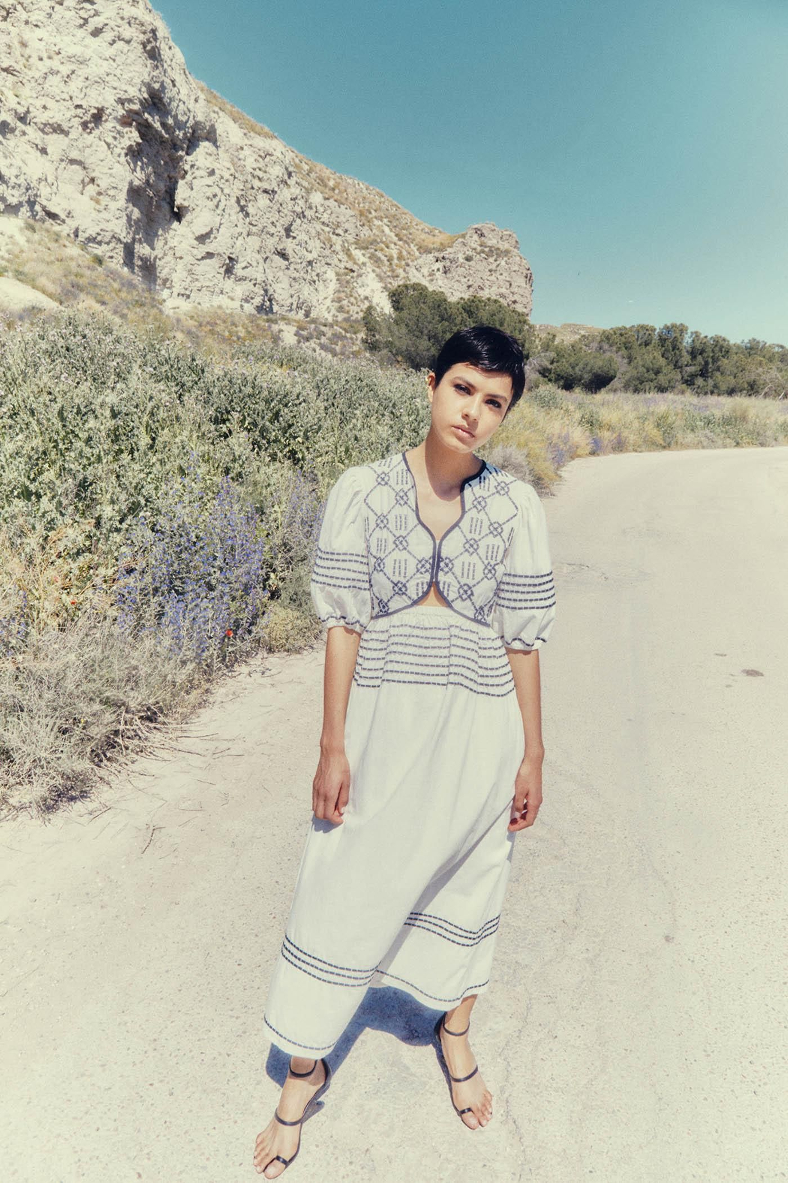 Vestido bordado de Sfera.