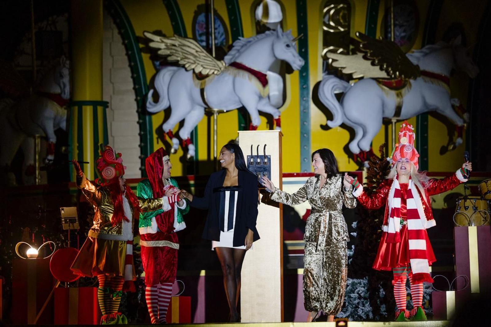 San Fernando enciende las luces en la primera gran tarde de la Navidad: las imágenes
