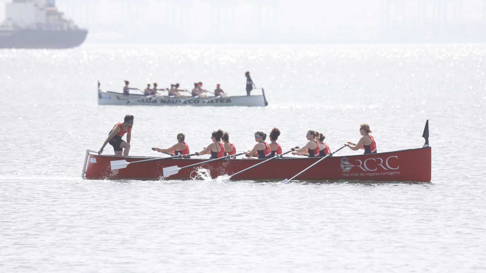 Las fotos de la primera jornada del Campeonato de España de remo en banco fijo LLaut de La Línea