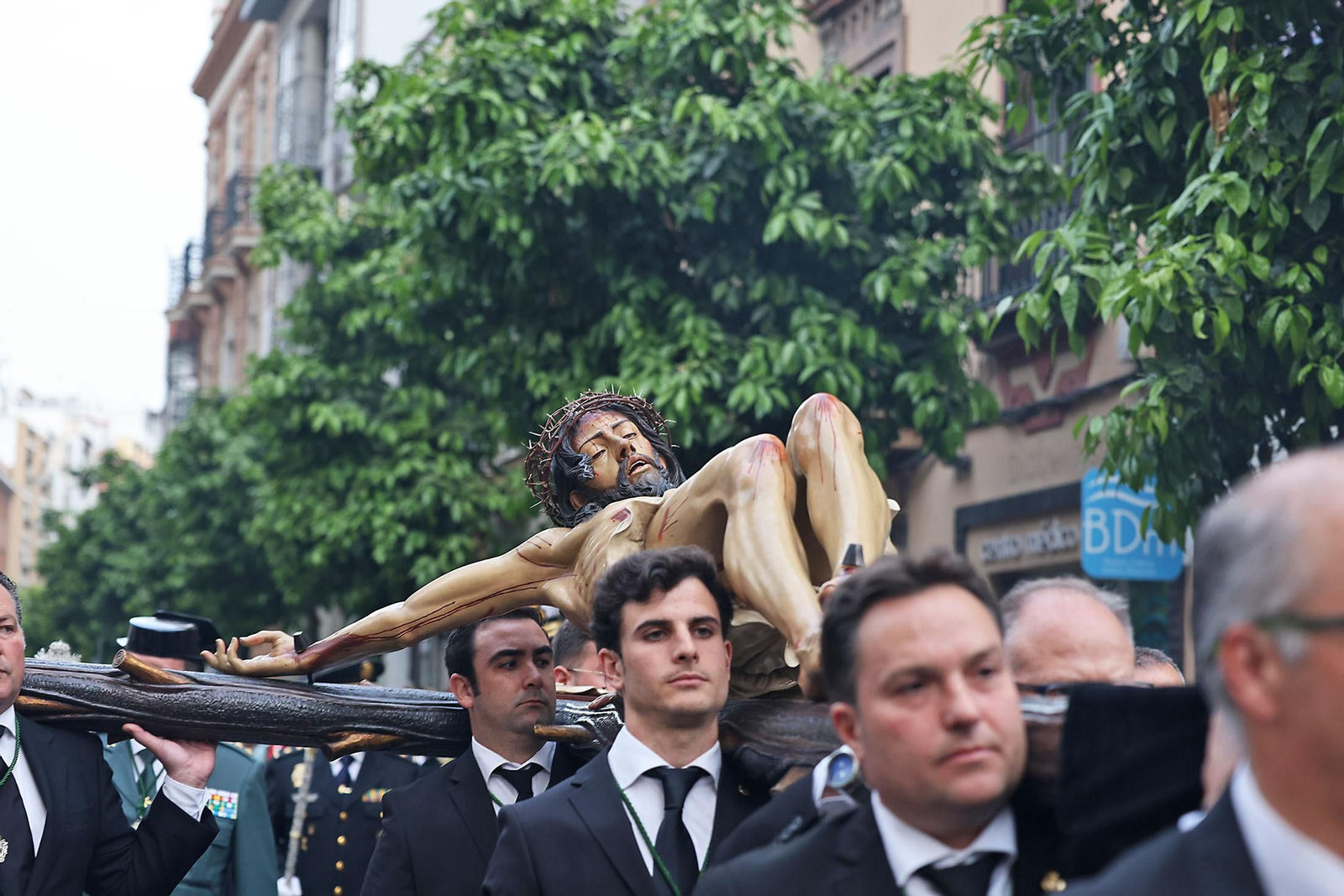 Las mejores imágenes del Sábado de Pasión en Huelva: La Legión con el Cristo de la Vera+Cruz