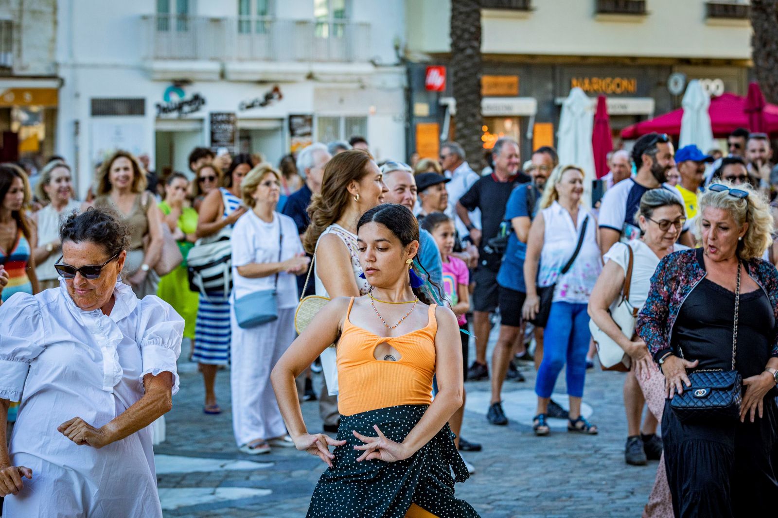 Las imágenes de la 'Shopping night' del Centro Comercial Abierto en Cádiz