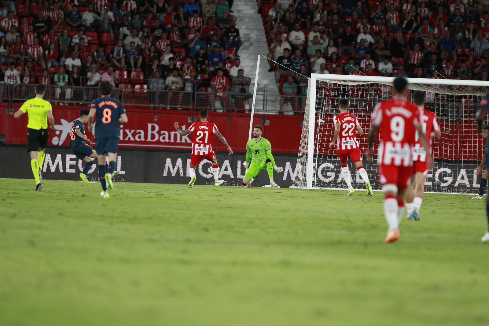 Imágenes del partido de La Liga Ea Sports U.D. Almería-Valencia C.F.
