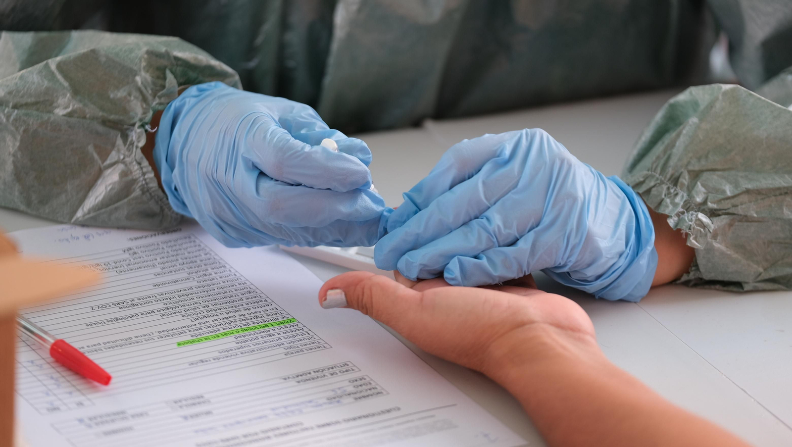 Pruebas serológicas a vecinos de El Ejido.