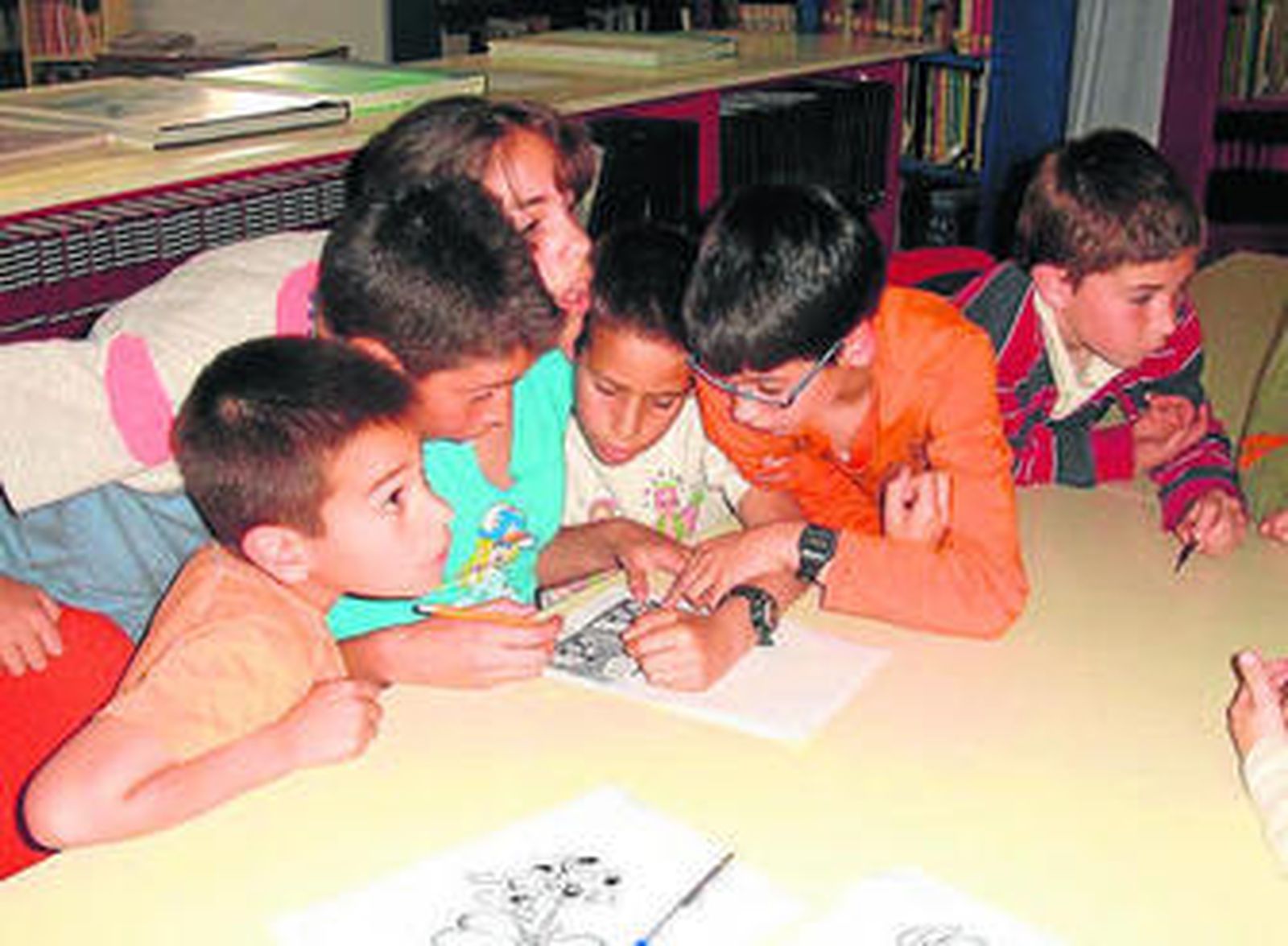 Niños participantes en una de las actividades del club de lectura.