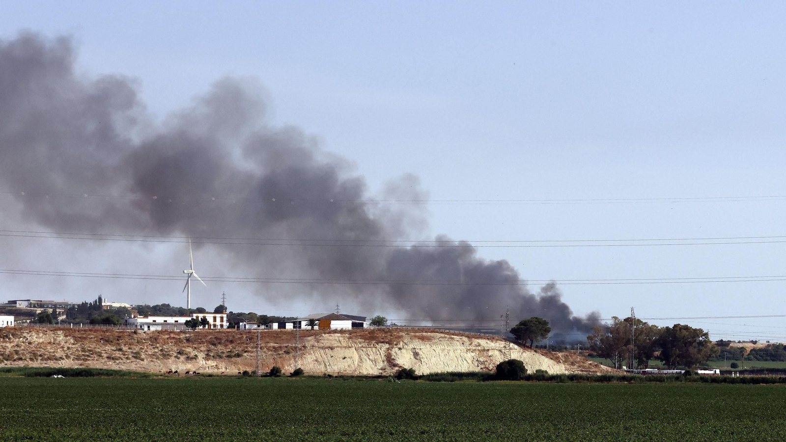 Imágenes del incendio en la planta de Las Calandrias en Jerez