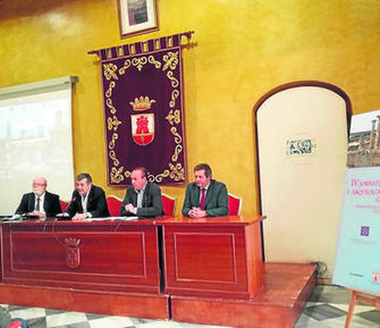 Los componentes de la mesa encargada de inaugurar las jornadas del IECG.