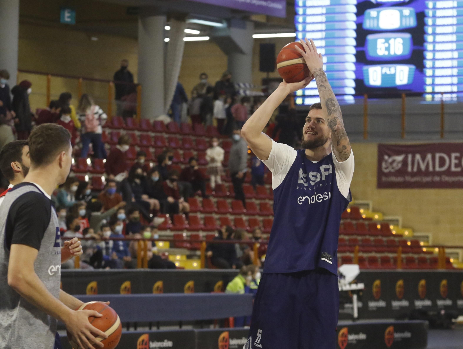 La selección española de baloncesto abre el entrenamiento en Córdoba a los más jóvenes, en imágenes