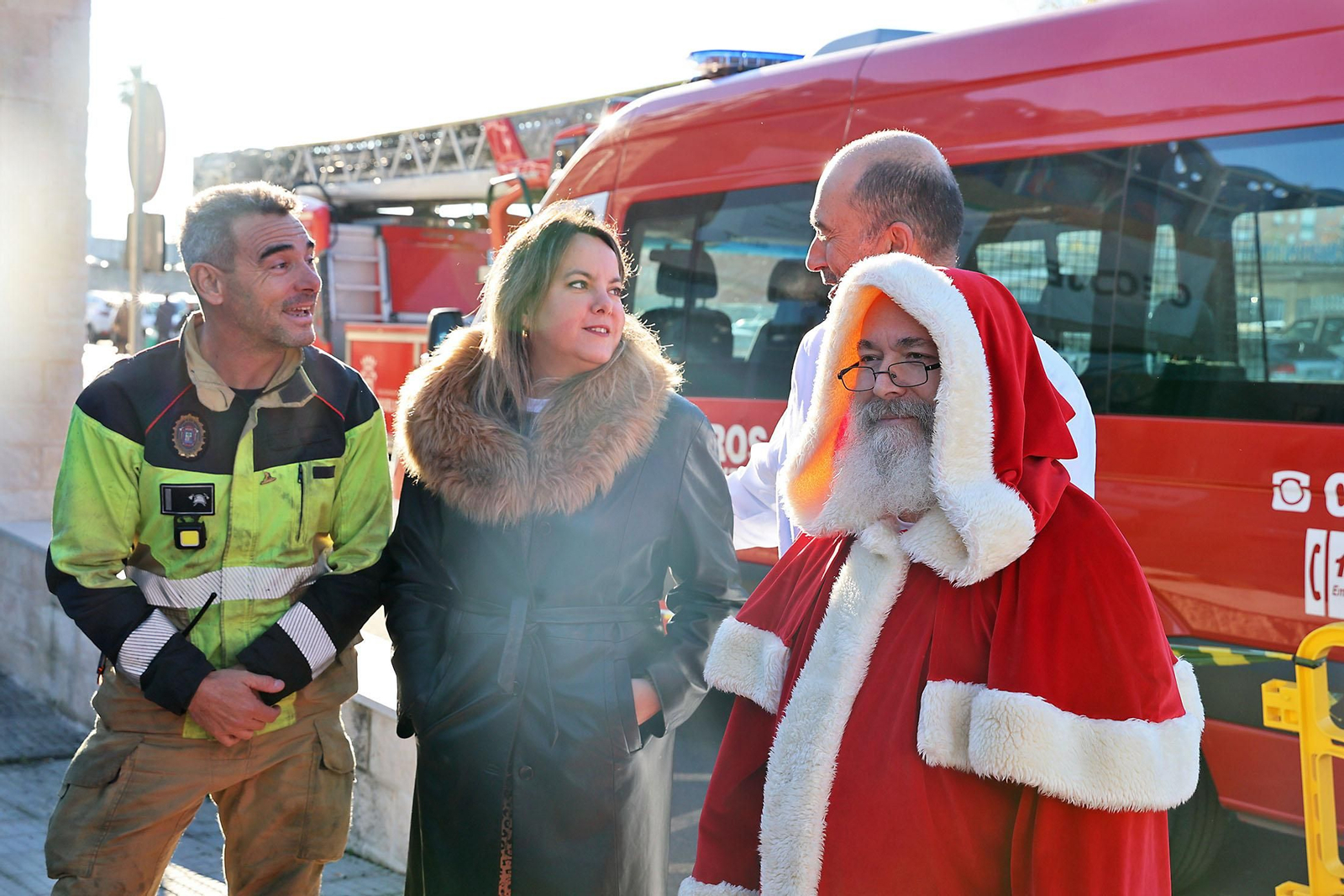 La mágica visita de Papá Noel a el Patio del Amor de Pediatría del Hospital Juan Ramón Jiménez