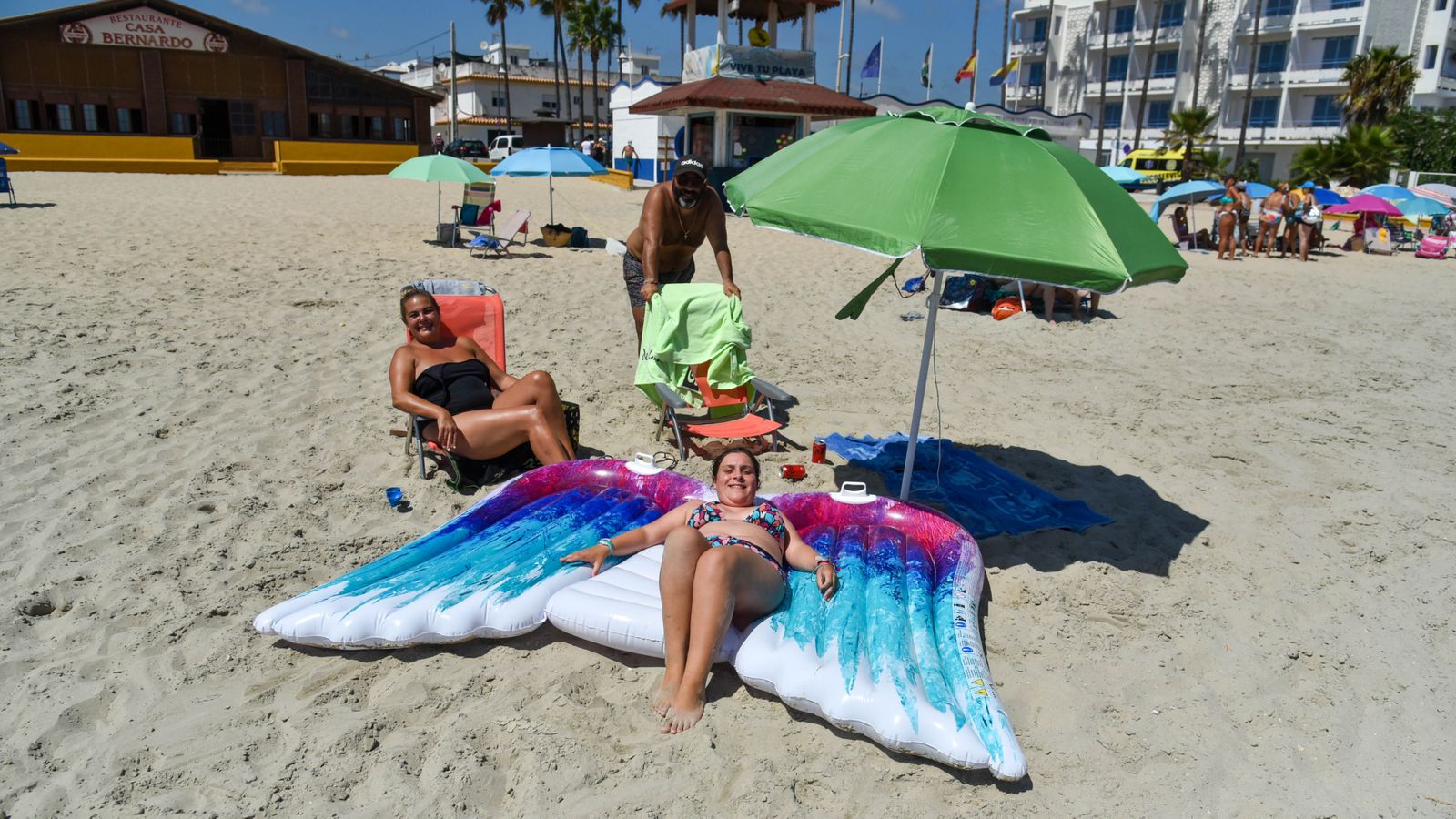 Las fotos del ultimo domingo de la temporada oficial de playas en Algeciras