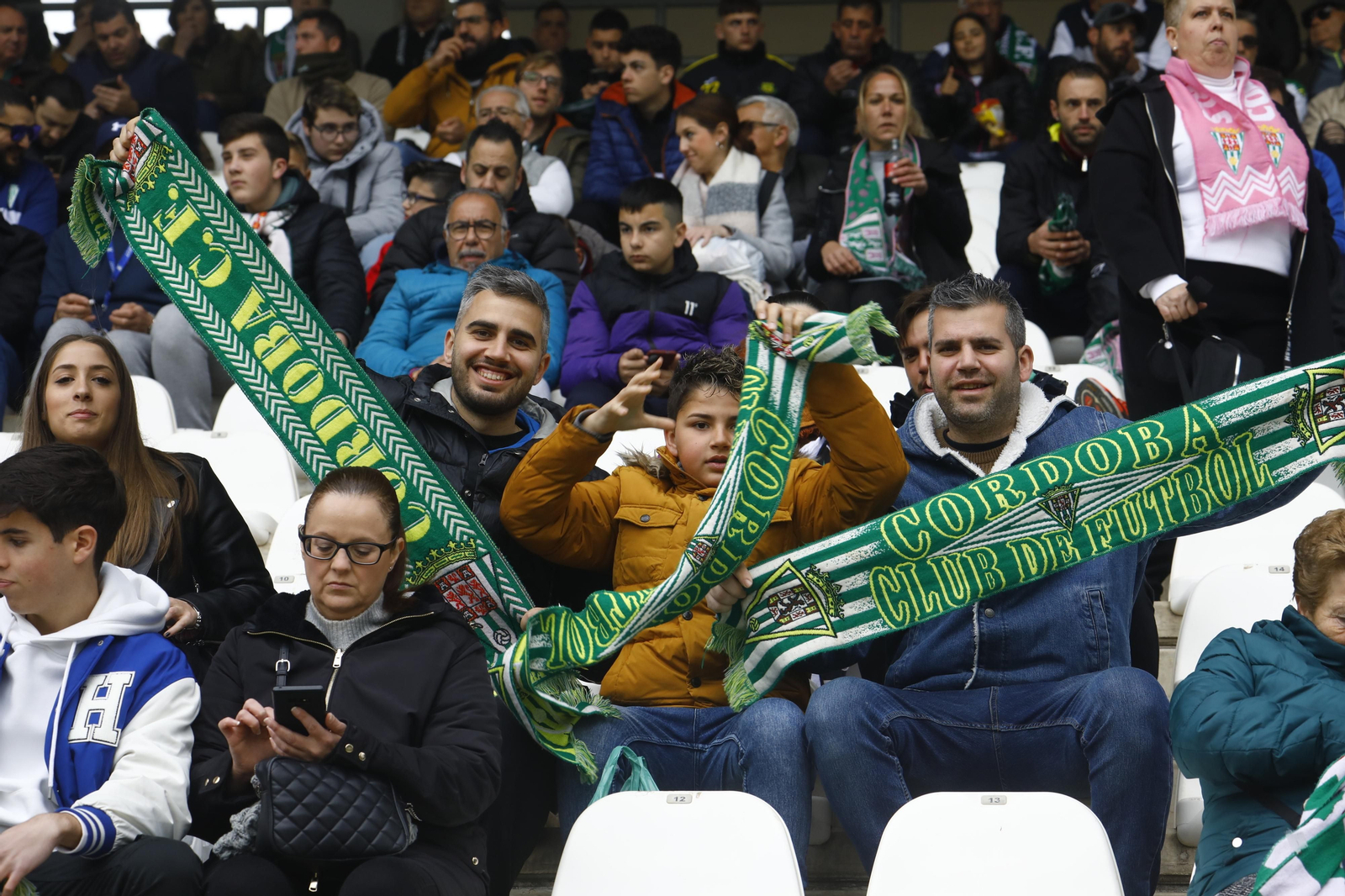 El ambiente en las gradas de El Arcángel para el Córdoba CF - Cultural Leonesa, en imágenes